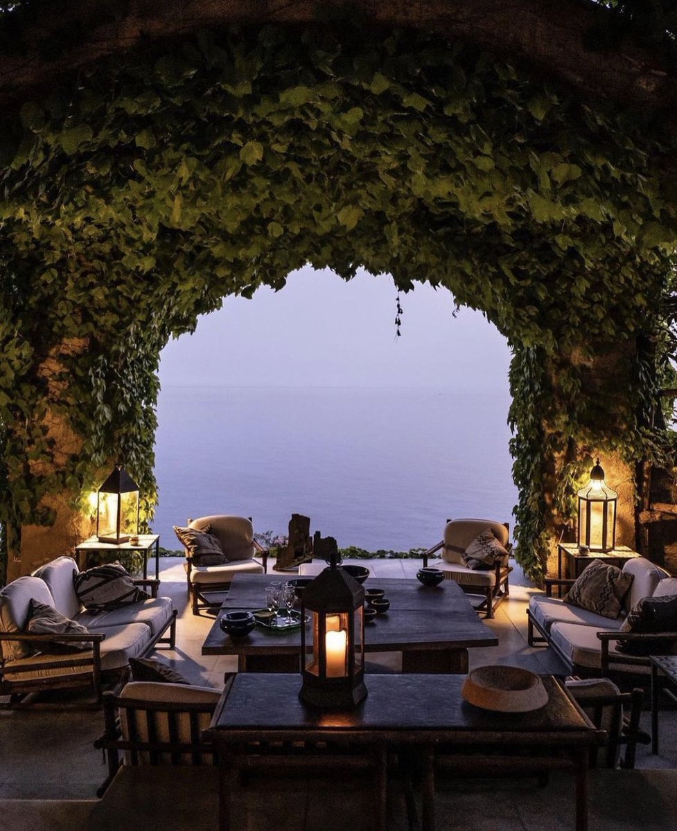 tmbIrpics's tweet photo. Sweet restaurant with view in 🇮🇹 https://t.co/pHk9jnPUAL