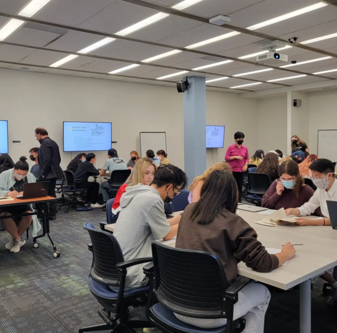 ucilibraries's tweet photo. 👉 A snapshot from last week's Humanities Core class. During the current cycle, our students are exploring Animals, People and Power through #UCILibraries primary sources provided by Special Collections and Archives!

📸 @UCI_archives https://t.co/SlOLPnHNHh