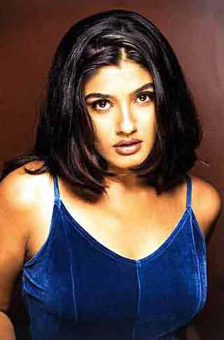 tamilcinestars's tweet photo. Throwback Thursday Special of the day π₯°ππ€©
@TandonRaveena #RaveenaTandon #KGF2 #KGFChapter2 #ThrowbackThursday #ThrowbackPic #throwbackstills #cinemediastars https://t.co/AJDfvJoBwY