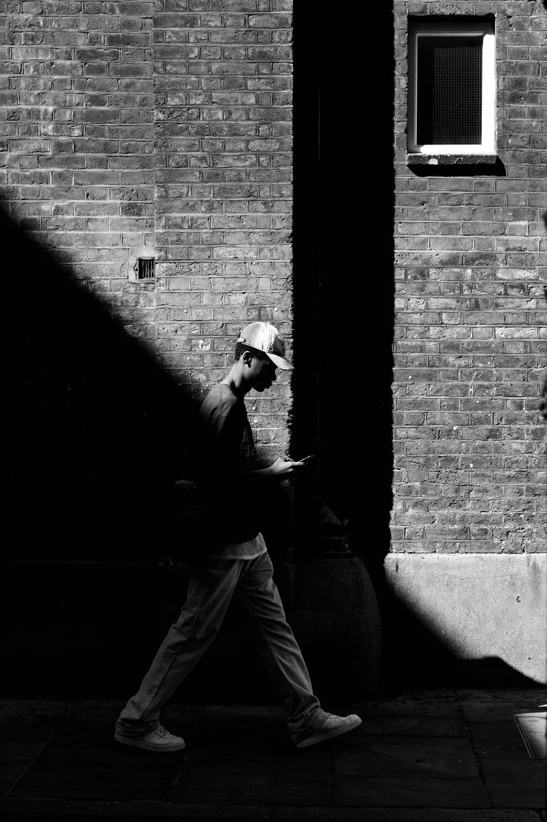 TezStreet's tweet photo. Catching the light perfectly in bricklane #streetphotography #streetphoto #bnw #photography #printsforsale https://t.co/ma6ljuqFQS