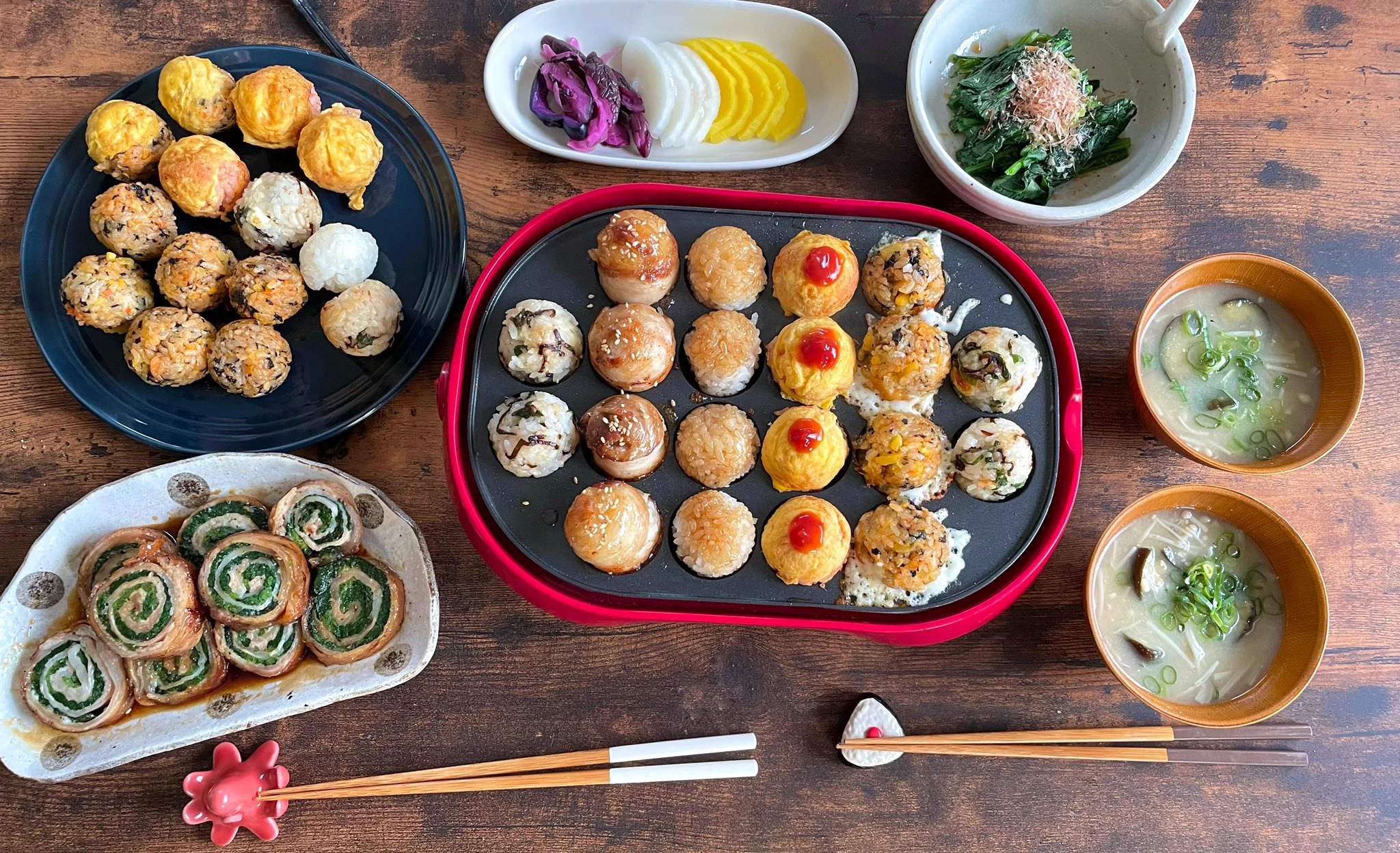 種類も豊富でかわいい♪たこ焼き器で作る『焼きおにぎり』！