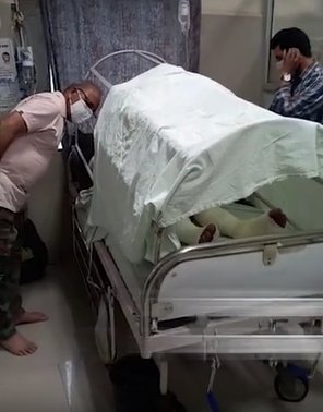 Bollywoodtrack_'s tweet photo. After violence erupted in #Jodhpur , some #Muslims attacked #Amit. They made a hole in the petrol tank of his bike and touched it. Due to this, Amit's legs, arms and considerable body parts of his stomach were burnt. #JodhpurViolence https://t.co/AdFL3kVR7D