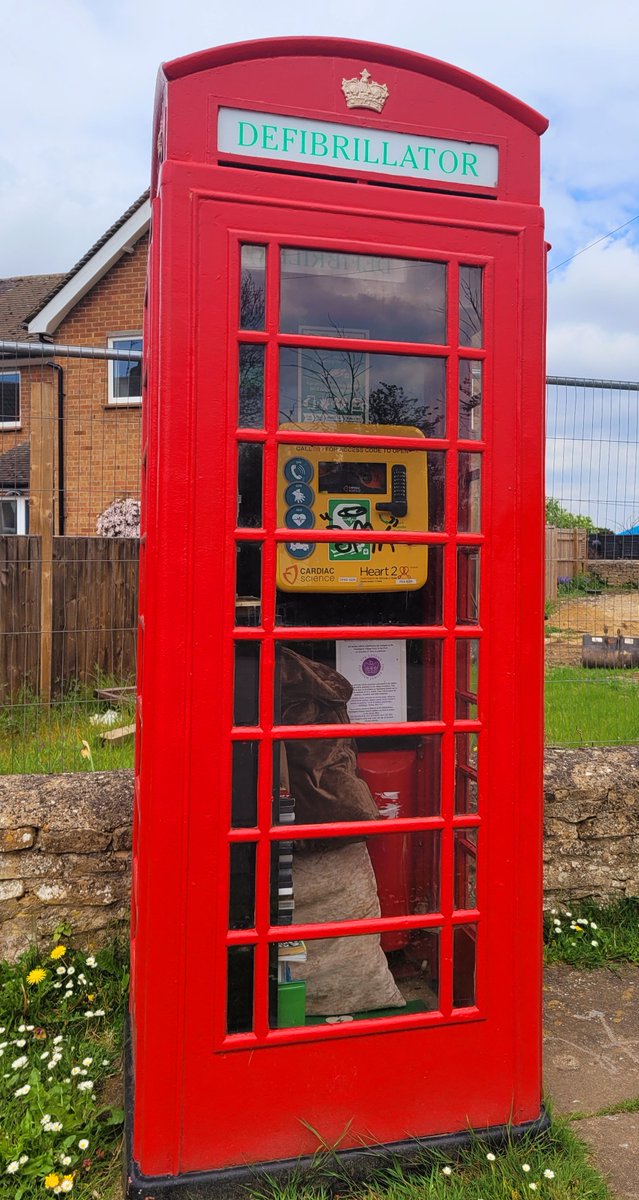 SwiftFirstAid1's tweet image. Do you know where you local #aed is kept. 

If someone is in Cardiac Arrest using this devices dramatically increases the chance of survival ! 

#CPR  #ThursdayThoughts