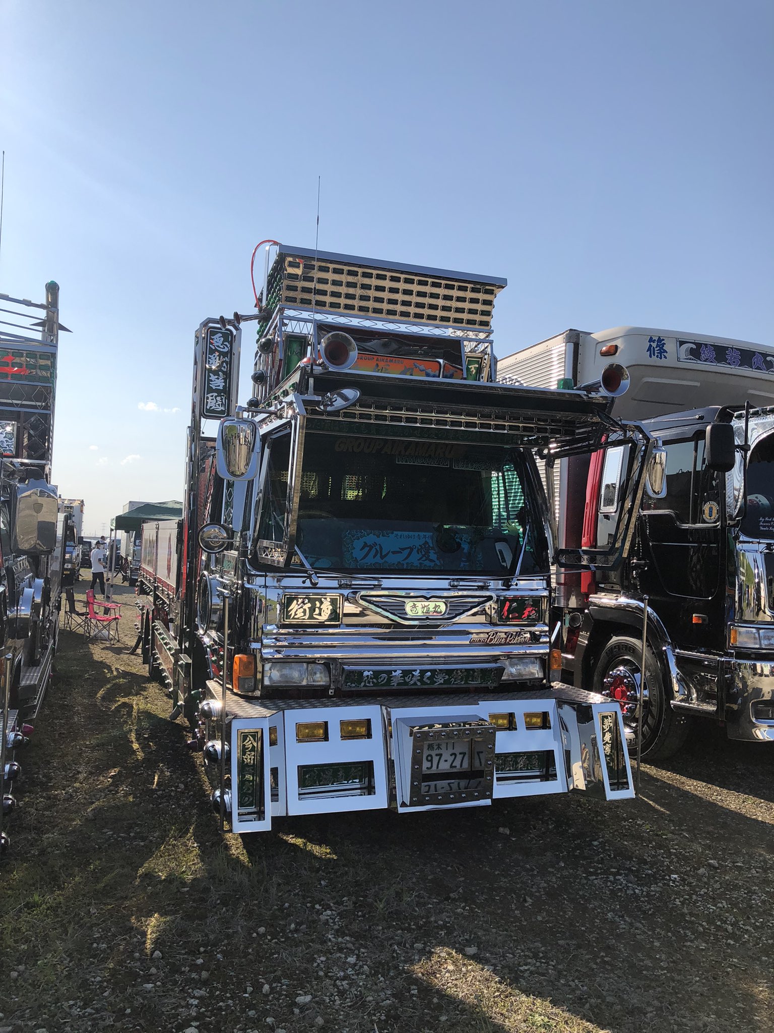 デコトラ AOSHIMA、ウイング開閉ができるデコトラ入門モデル「1/64
