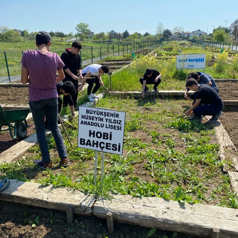 Okuluzdan bir grup sevgili ogrencilerimiz HIDIRELLEZ etkinliklerimiz cercevesinde HOBI BAHCEMIZ duzenlemesindeler...
<a href="/memleventyazici/">Levent Yazıcı</a> 
<a href="/Yafesbakirci/">Yafes Bakırcı</a> 
<a href="/istanbulilmem/">İstanbul İl Millî Eğitim Müdürlüğü</a> 
<a href="/Beylikduzu_mem/">Beylikdüzü İlçe Millî Eğitim Müdürlüğü</a>