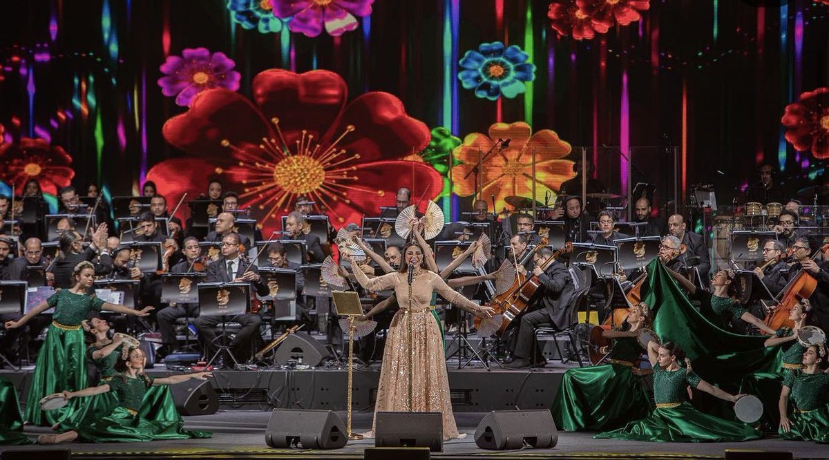 الَملكة و الدانة <a href="/AhlamAlShamsi/">A H L A M ~ ♥️ ~ أحلام</a> مَلكت #مسرح_الدانه بإبداعها مثلما مَلكت قلوب محبّيها بفنّها #احلام_في_البحرين - شكراً من الأعماق على أجمل عيدية #عيد_الفطر