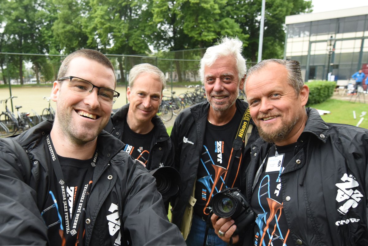 Maak de beste foto van 50 jaar Breda Jazz Festival! 

Er zijn 3 categorieën: 
artiesten
sfeer
publiek

Voor elke categorie zijn drie prijzen te vergeven. 

Stuur jouw mooiste foto voor 15 juni in naar fotowedstrijd@bredajazzfestival.nl Voorwaarden zie: bredajazzfestival.nl/maak-de-beste-…