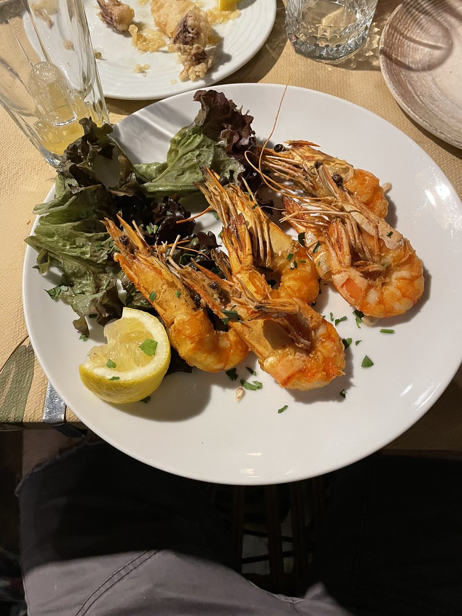 c_____d____'s tweet image. totally insane