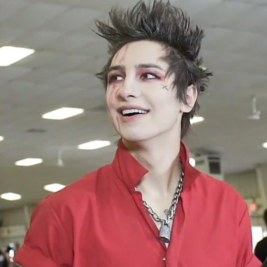 DailyRemL's tweet image. Happy Birthday @RemingtonLeith!!! 🖤🎉