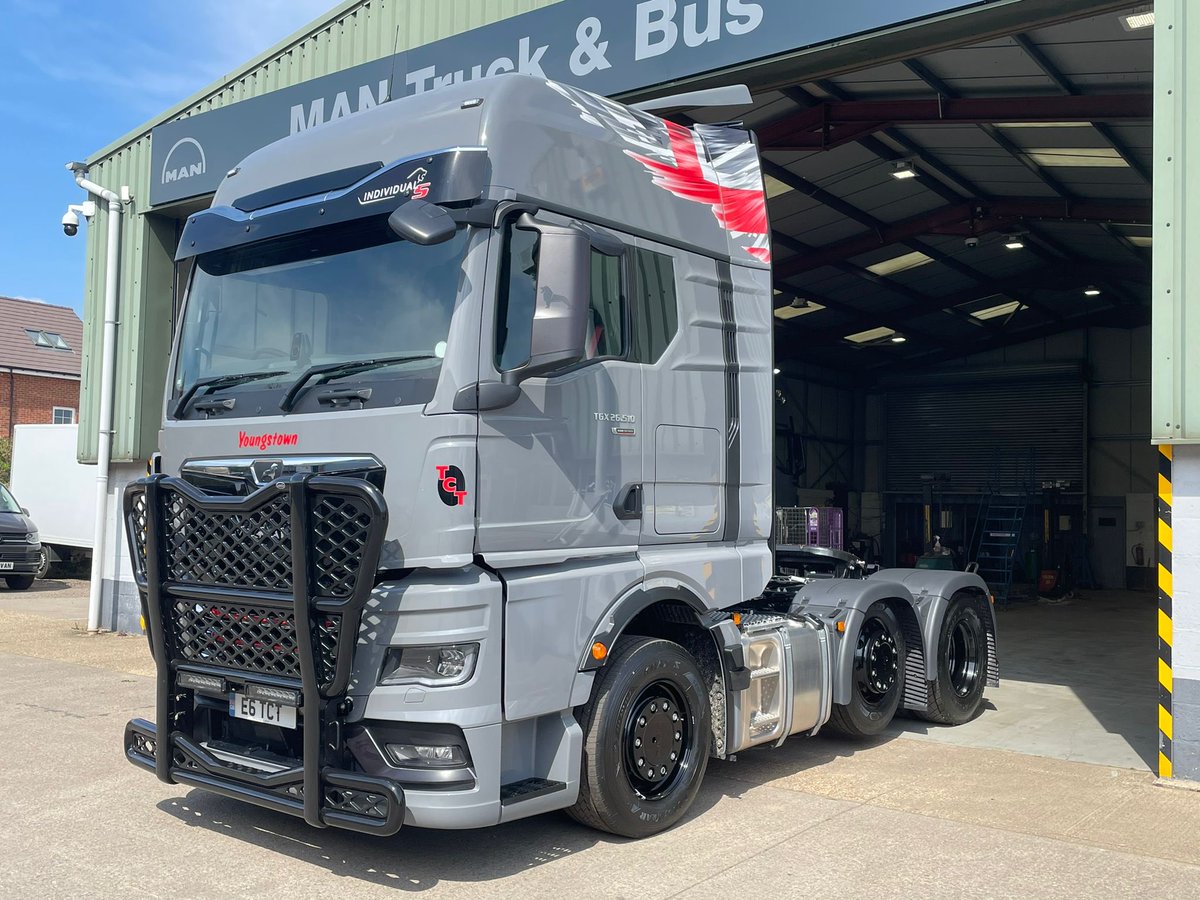 mantruckbusuk's tweet photo. Spotted this beauty in the workshop at ⁦@RingRoadGarage1⁩ Buckingham a few days ago, Individual Lion S 26.640 with #Lightfix goodies and more, going to a customer in Milton Keynes. More soon. https://t.co/pJbU6O2BTB