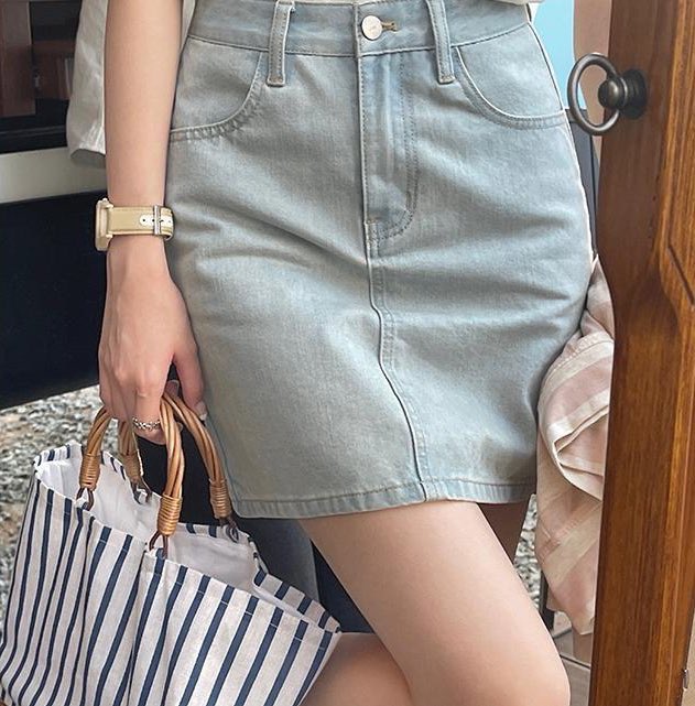 gurls_girl's tweet photo. 🌷 เปิดจองค้าบบ tulip skirt
✨ retweet สุ่มแจก 2 ตัวประกาศพน.

กระโปรงทรงเอผ้ายีนส์ มีดีเทลตรงกระเป๋าเป็นลายปักดอกไม้ น่ารักมากกก ยีนส์สีอ่อนแมชง่ายกับทุกลุค เอวตามไซส์ไม่สม็อค มี XS - XL เลยค่า 
— ลดเหลือตัวละ 270 บาท (จากปกติ 430)
จ่ายตอนของมา ไม่เก็บมัดจำเหมือนเดิม https://t.co/fUVBTe8RCj