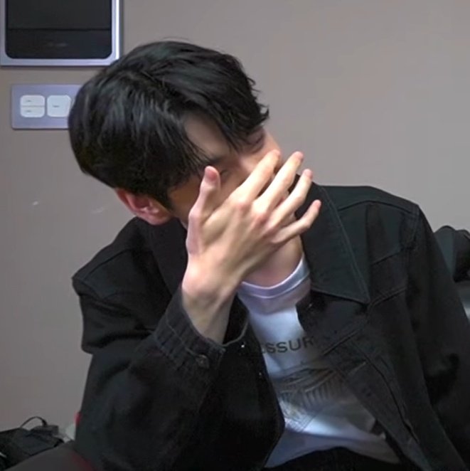 hhbsly's tweet photo. ㅇ ㅒ들아... https://t.co/mwQl4AQbdi