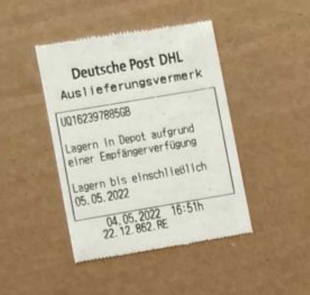Hey <a href="/DHLPaket/">DHL Paket</a> . Was bedeutet wohl dieser Aufkleber - vor allem, wenn man als Empfänger gar nichts in die Wege geleitet hat?