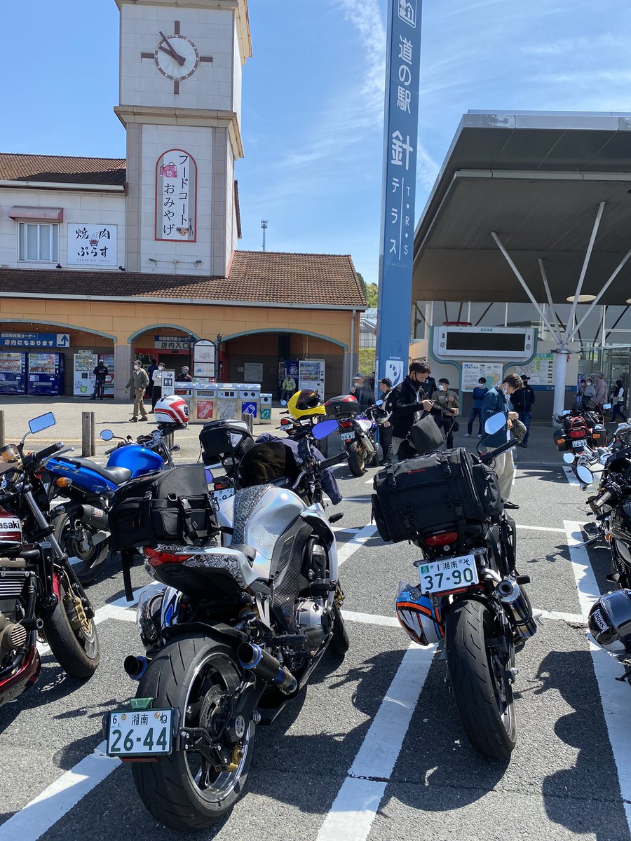 Z1000S_R_C's tweet photo. 初針テラス楽しかった
普段全く出会えないZ1000を４台も見かけられたのでホクホクでした
道中暗峠の坂道は噂通りヤバかったです https://t.co/0xFVaGWnvh
