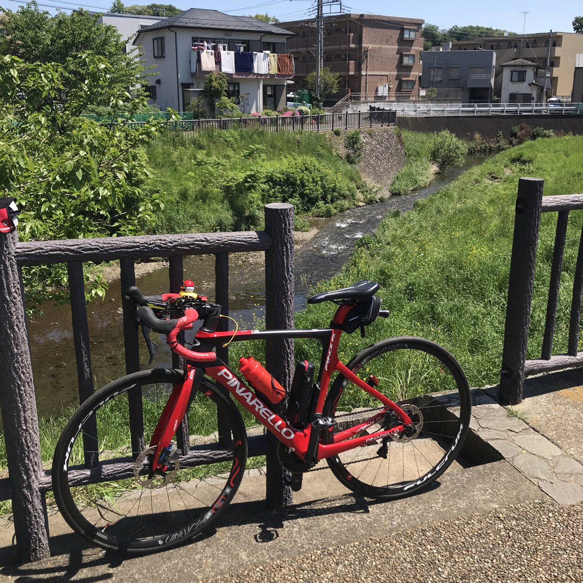 ppfd20's tweet photo. テンション上がらず低浮上でした😅

GWに久しぶりにライド行こうとカルガモ🐥2号さんから誘われて断るわけもなく😅速攻プラン立てて小倉橋まで行ってきました🚴‍♀️

境川を上流に向かうとこんなに細い河です。

途中お団子屋さん見つけてすかさず🍡購入。

久しぶりに気分転換になりました👍 https://t.co/kDRK0tnBEQ