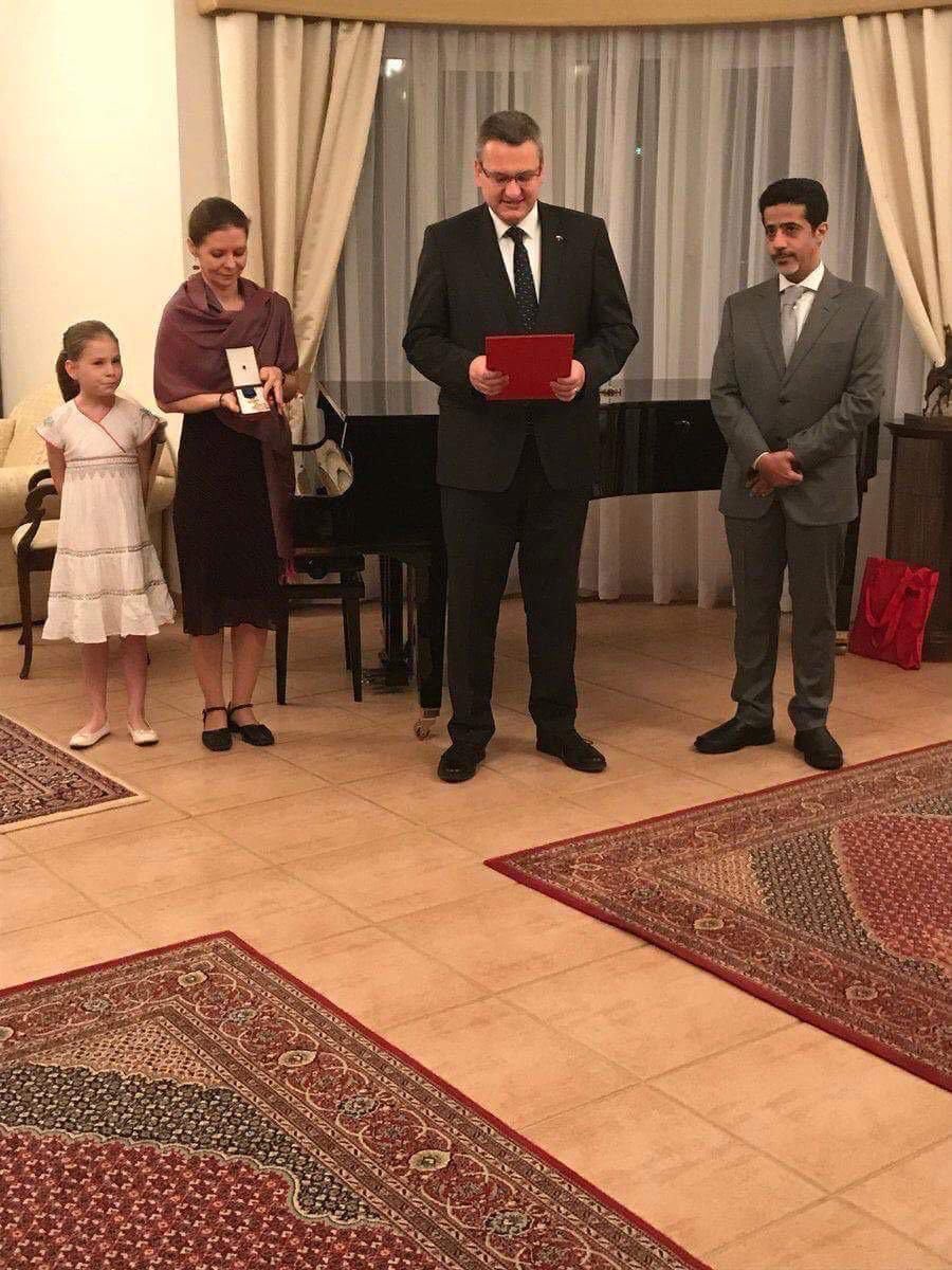 faisal_rakan_'s tweet photo. بولندا تمنح الطبيب السعودي عبدالعزيز الخالدي وسام الشرف، 
بعد أن أجرى عملية جراحية لإصلاح 16 شرياناً لطفل بولندي، 
في عملية نادرة عالمياً، ويُعد "الخالدي" 🇸🇦🇸🇦
الوحيد في العالم في جراحة الشرايين الرئوية https://t.co/BaNNwni4Ll