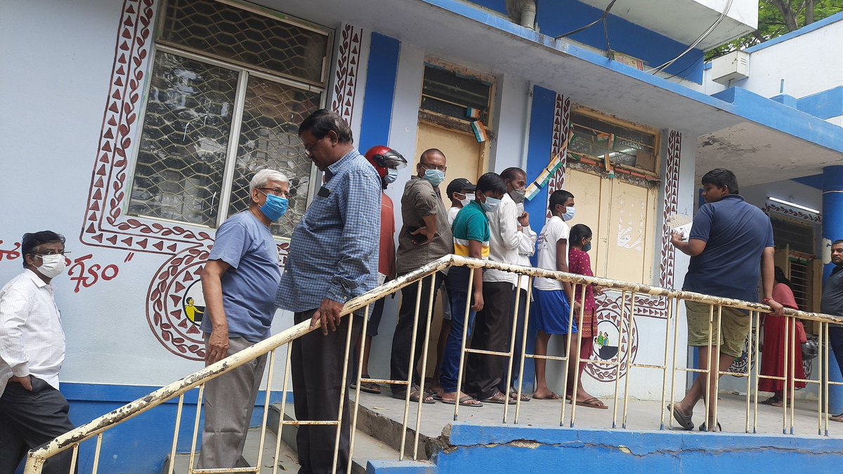 ShalinChokhany's tweet photo. @drgsrao @KTRTRS @MinisterKTR Poor reflection of TRS as Serilingampally PHC using free vaccination drive to harass citizens. Even after booking slot, was sent back yesterday and not yet opened today till 10:30. People standing in queue for last 1 hr. https://t.co/a7w0WGjt7g
