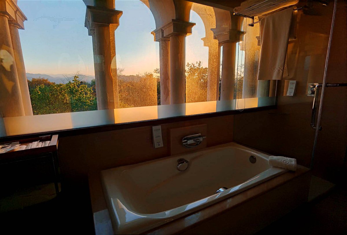 LaZoredaHotel's tweet photo. Un baño relajante al atardecer #uniquehotel
Hotel 5* Lujo & Spa Castillo de La Zoreda
📞 985 96 33 33
Restaurante con Terraza en Oviedo, Asturias
Bodas y eventos con buena gastronomía
https://t.co/f2vwIuc14K
#hotelconencanto #hotelconjacuzzi #hotelescondido #viajes https://t.co/zTsPhNgM2C