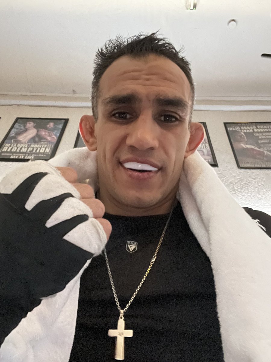 “Hands Up Chin Down” Have A Great Day Mi Gente🍃- Champ 🥇 -CSO- 🇺🇸🏆🇲🇽 # UFC👣274 What A Session Lost Track Of How Many Rounds 🐢💨🍃