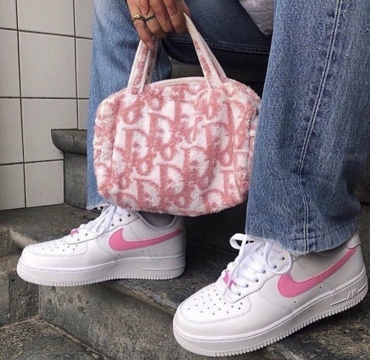 StudyPixel's tweet photo. Dior aesthetic #notminepics https://t.co/HwLUKLj8hT
