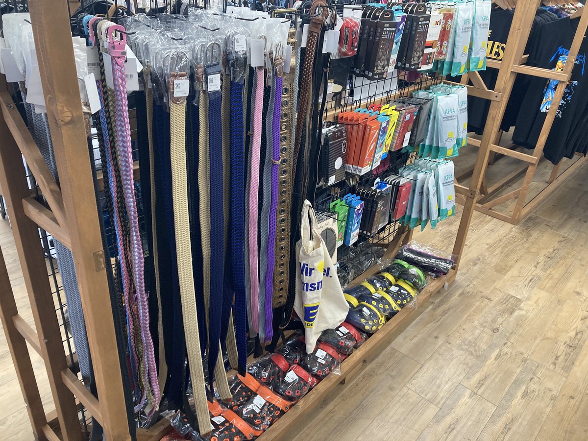 hapinesenmiya's tweet photo. ハピネは #古着 がメインですが、#雑貨 なども取り揃えています！
#ベルト、#USBケーブル、#マスク、#財布 などなど！
ぜひぜひ当店へお越しくださいませ˙˚ʚ₍ ᐢ.  ̫ .ᐢ ₎ɞ˚
#ハピネ #ディスカウントショップ #仙台 https://t.co/CfQurv7ie1