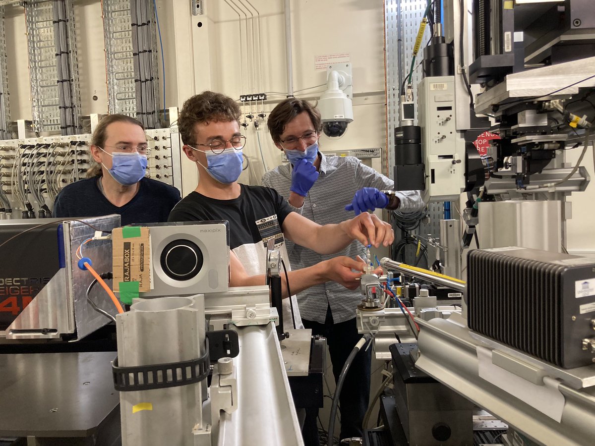 SLyonnard's tweet photo. Beamtime within Grenoble Battery Hub : pushing the limits of micro diffraction on ID13 #esrf to scan our micro battery with Thibaut Jousseaume, Jean-François Colin and Samuel Tardif #cea #irig #liten - fantastic job from our local contact Manfred Burghammer ! #bigmap https://t.co/PipPT8LY7l