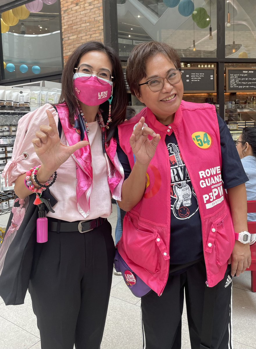 bulabituin's tweet photo. Did not regret boldly approaching this wonderful and intelligent woman for a photo opp!!

Thank you, Commissioner @rowena_guanzon , for being so accomodating.
Mabuhay po kayo!!!🇵🇭💖💪🏼

#PWD54
#KayLeniKikoTayo
#KayLeniKikoTayo
#GobyernongTapatAngatLahat 
#IpanaloNa10ParaSaLahat https://t.co/VLYrZAOQM5