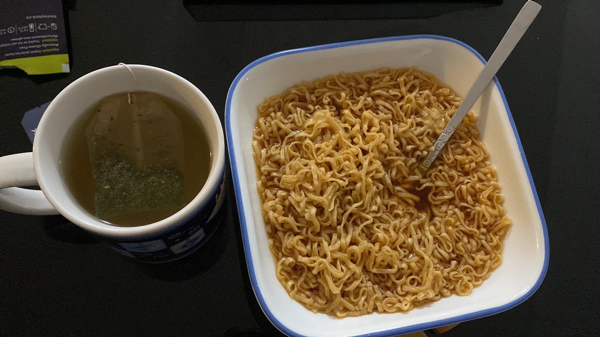 anni3_tian's tweet photo. tea and ramen that i made w the microwave ❤️ #studysnack #foodisnourishment https://t.co/EFKuKgARKN