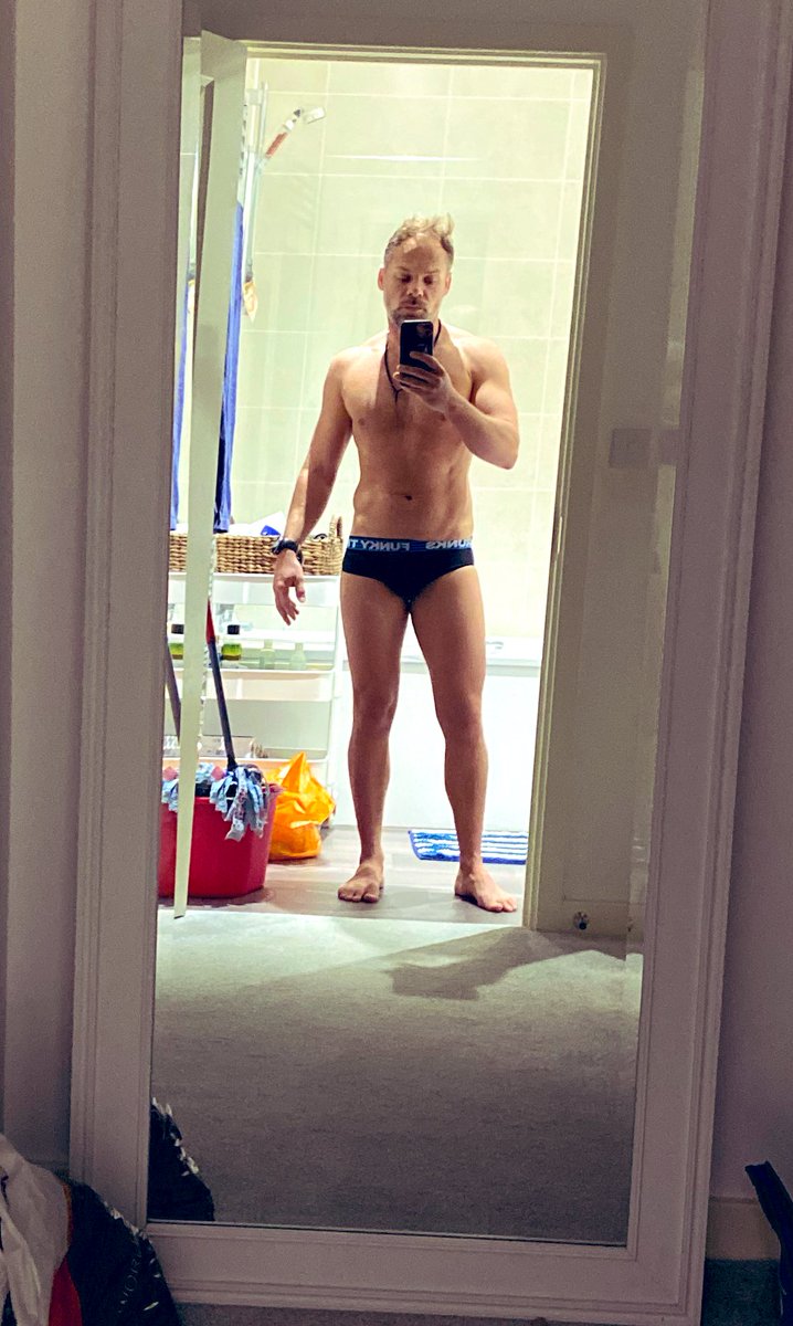 KoalaKev2's tweet photo. This is what a look like when I wake up. It explains why Iβve been single 7 years π#visionofbeauty #undies #breifs #morninghair https://t.co/75bR34PmTm
