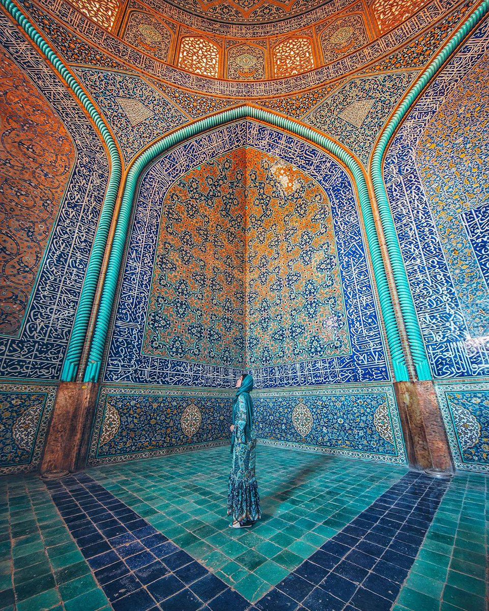 historydefined's tweet image. Built during the Safavid Empire, the Sheikh Lotfollah Mosque is a triumph of Persian architecture.