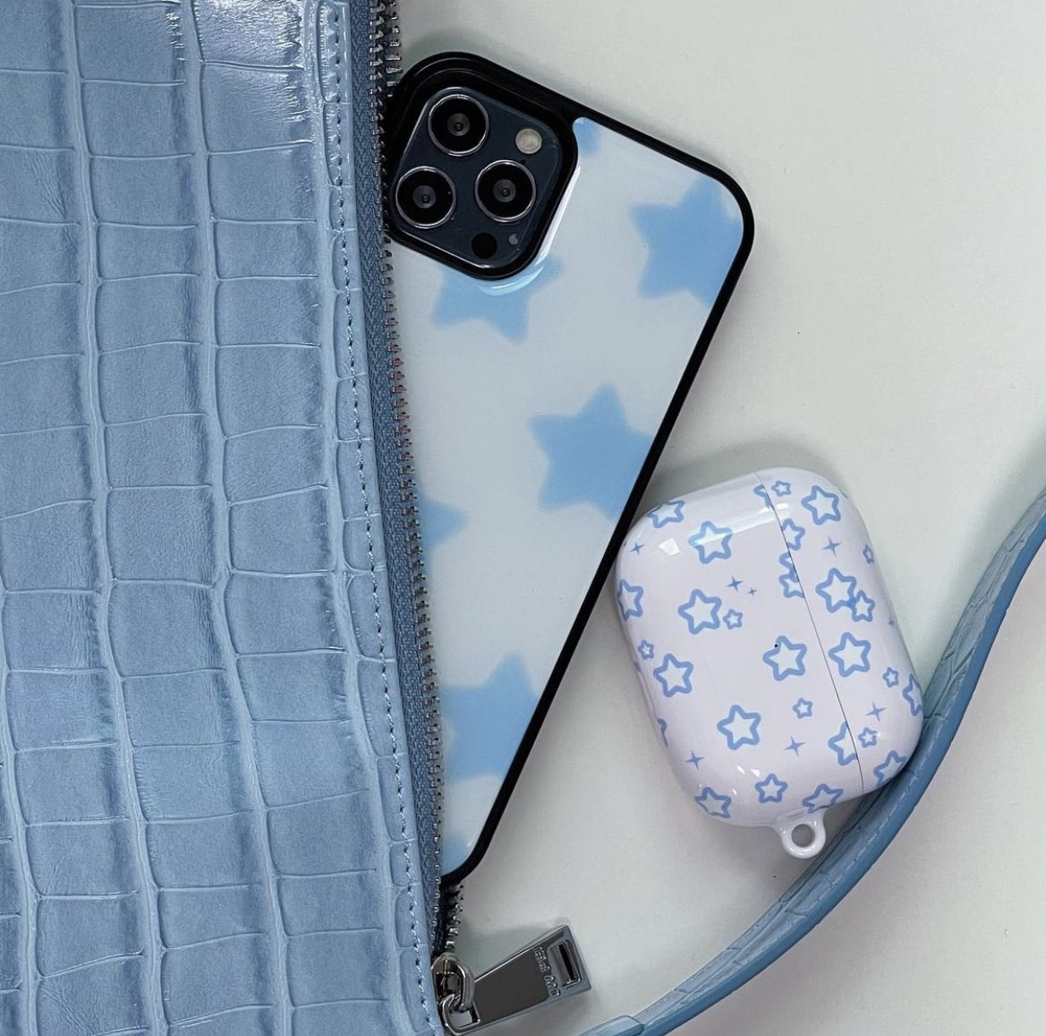 ifeelsopeach's tweet photo. เคสของ mafavarchive 💘🦓🦋🧼 คือน่ารักมากกก สีสันสดใส ลาย leopard คือที่หนึ่งในใจ 🥕✨ มีทั้งเคสทรศกับเคสแอร์พอดเลย https://t.co/MhmNwy5oDq