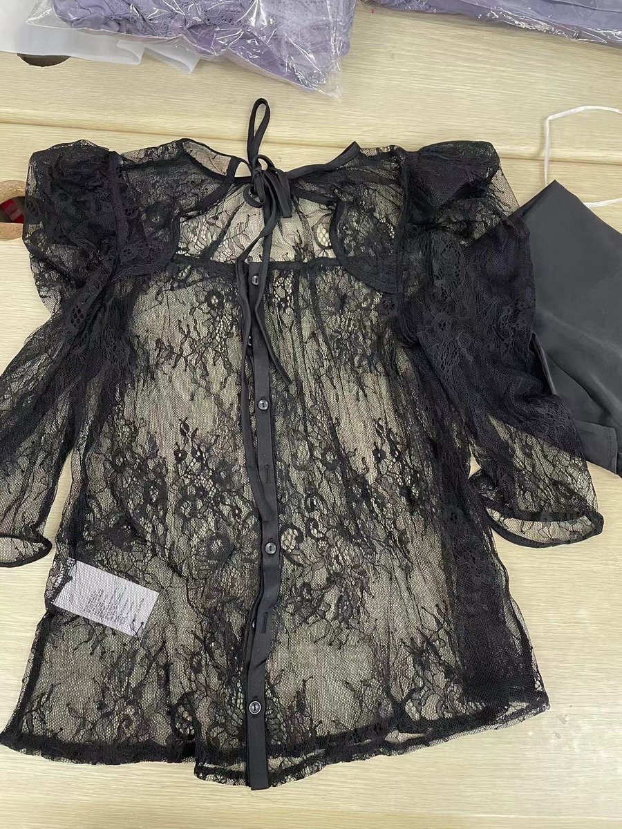 fubail_service's tweet photo. ポインテッドスリーブレースブラウ
商品コードF3613のホワイトとブラックの実物写真です。
キャミソール付きです。
ご参考になれば幸いです。

#fubail #夏物 #ブラウス#sale#snidel#herlipto#スナイデル#同型 #セール#レディースファッション#通販#プチプラコーデ#おしゃれさんと繋がりたい https://t.co/yv0kQM1KE3