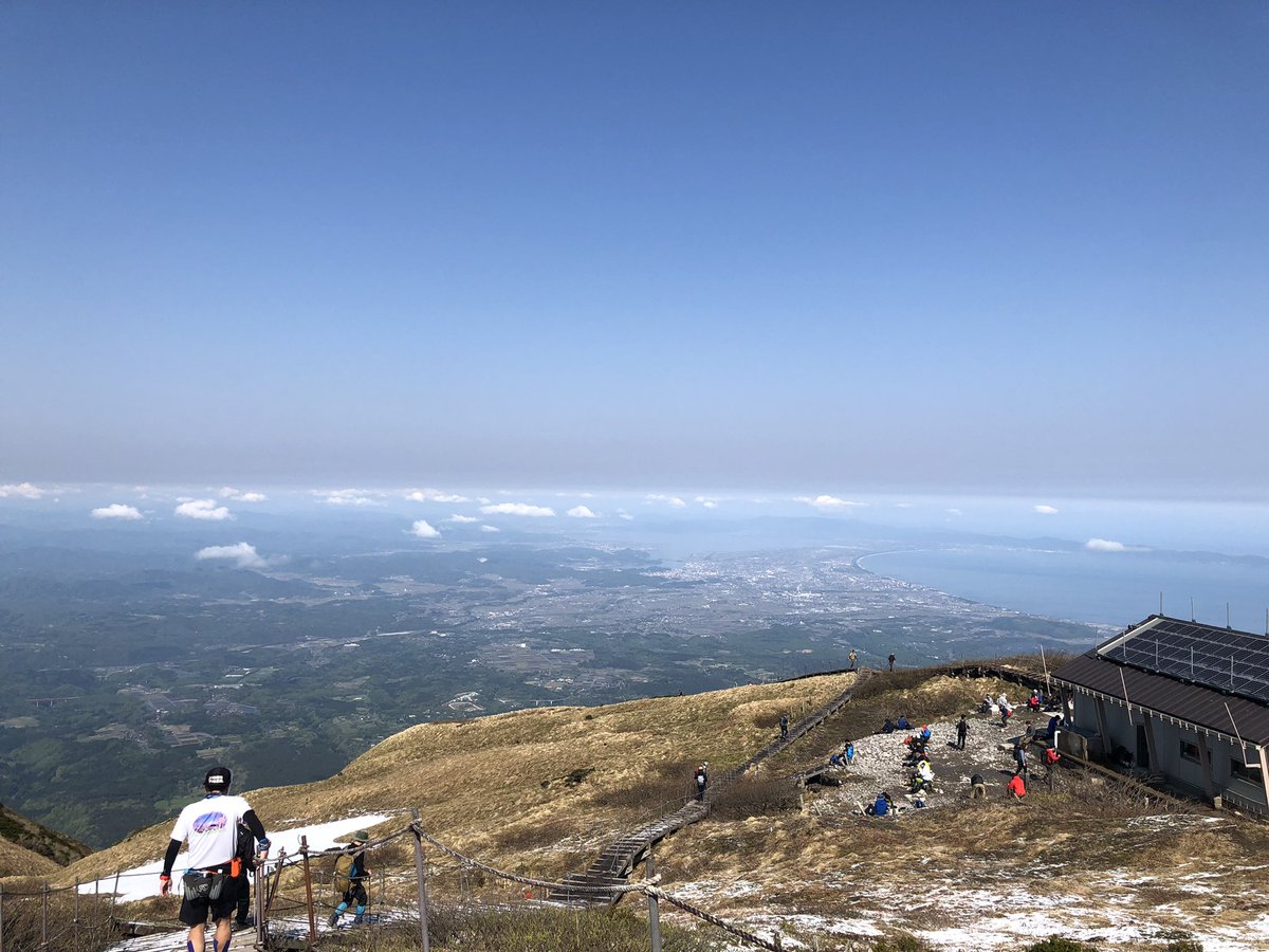 ASP21133112's tweet photo. 天気も良くて雲が大量の綿飴みたいで可愛かった⛰✨✨

#登山　
#大山　
#頂上からの景色は最高 https://t.co/MD2uYuhozT