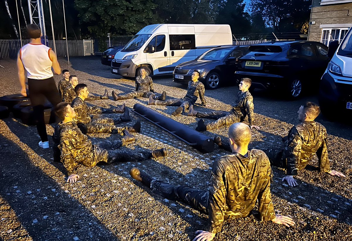 ollytodd's tweet photo. “Double Phys Staff?!” Yes and let me introduce you to a friend of mine… the 180kg ‘log’… a little Wednesday night treat for Phase 2 recruits. @LondonRmr https://t.co/n2dk7b5Usn