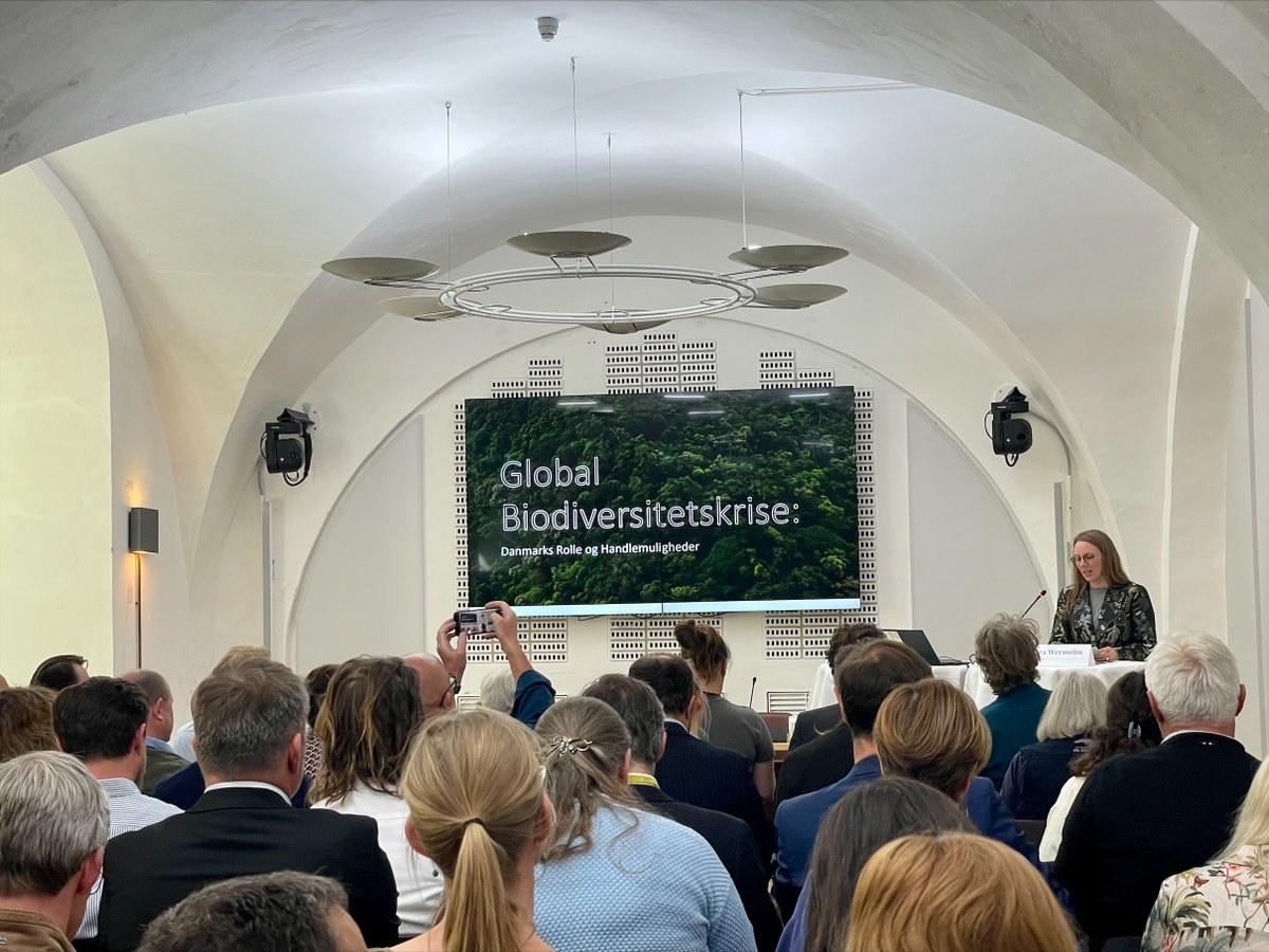 Biodiversitetskonferencen er i gang, og <a href="/LeaWermelin/">Lea Wermelin</a> lægger godt ud: "Danmark kan og skal spille en afgørende rolle i at håndtere biodiversitetskrisen - her er det helt centralt med input fra alle eksperter og civilsamfund" #biodivkonf #dkpol <a href="/92_gruppen/">92-gruppen - Forum for Bæredygtigt Udvikling</a>