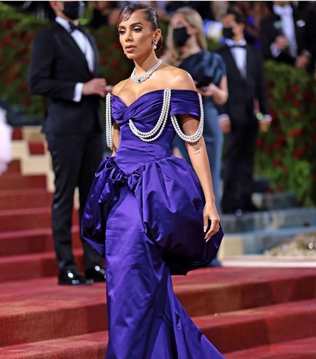 e_kubar's tweet photo. We dît navdaran li Şehyana Metê çi li xwe kiriye? Îsal gelek kesan kedeke mezin daye ji bo li wir xweşik xuya bikin. Ji wan kesan yek jî Blake Lively e. Li şehyanê kincê xwe guherî û ev yek di medyayê de bi cihekî mezin girt. 

#metgala #metgala2022 #celebrities #outfit https://t.co/fwOwsqTzZf