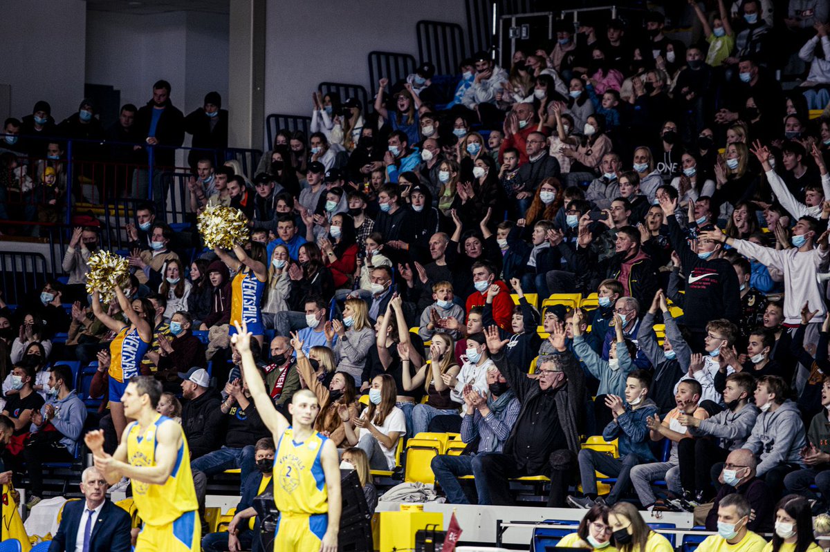 bkventspils's tweet image. Basketbola kluba “Ventspils” līdzjutēj!📣

Jau rīt mēs aizvadām izšķirošo spēli pret @BK_OGRE par tikšanu finālā, tāpēc Tavs atbalsts mums būs ļoti nepieciešams! 💥

Tiekamies rīt (6.maijā) plkst. 19.00 Olimpiskajā centrā Ventspils! 

📸: @basketbols 

🟡🔵
#MēsVisiParBKVentspils