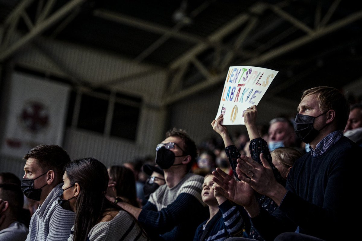 bkventspils's tweet image. Basketbola kluba “Ventspils” līdzjutēj!📣

Jau rīt mēs aizvadām izšķirošo spēli pret @BK_OGRE par tikšanu finālā, tāpēc Tavs atbalsts mums būs ļoti nepieciešams! 💥

Tiekamies rīt (6.maijā) plkst. 19.00 Olimpiskajā centrā Ventspils! 

📸: @basketbols 

🟡🔵
#MēsVisiParBKVentspils