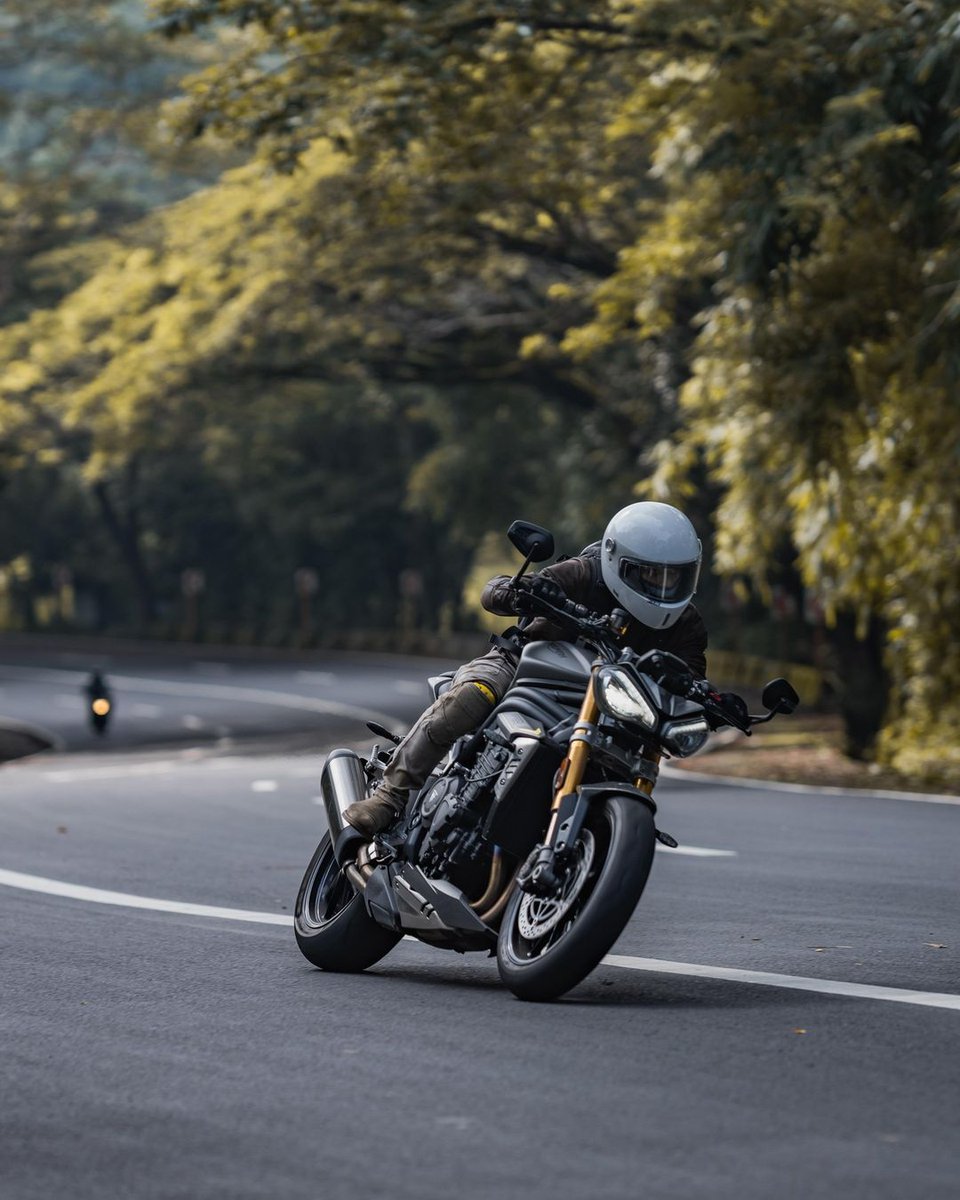 Amici romani, il Best of British Tour arriva sulle rive del lago Albano: vi aspettiamo sabato e domenica per due giornate di divertimento e test ride in collaborazione con Triumph Roma GRA, Triumph Roma Numero Tre e Triumph Roma Ovest. Credits: @rielcruzzz e @rides2shoot