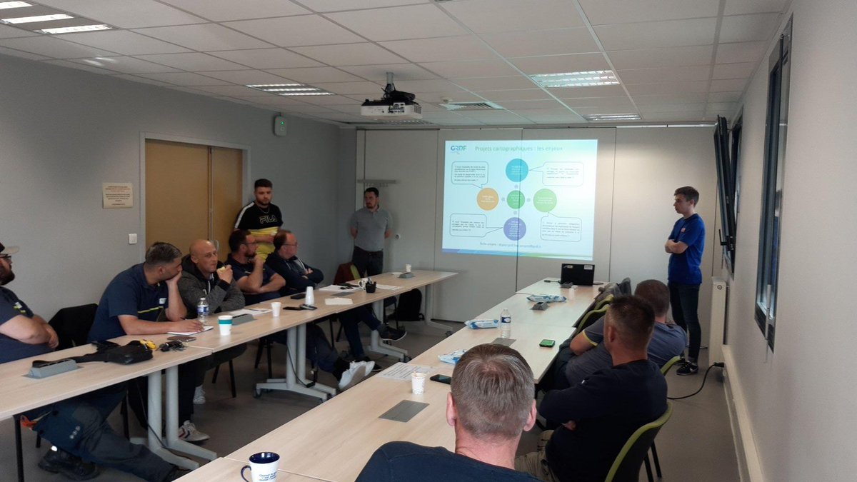 En ce moment sur le site de #grdf Boves le #cartotour organisé par le service cartographie @grdf. Rappel des bonnes consignes de cotations.
<a href="/AlanBayard/">Alan Bayard</a> @RomainEquine 
#aipicardie #drno