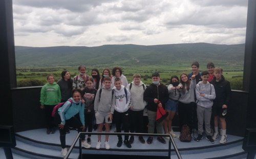 InsJaumeHuguet's tweet photo. L'alumnat de 1r d'ESO C i D va anar al Parc Astronòmic del Montsec a Àger; aquesta sortida del #TreballPerProjectes del Sistema Solar s'havia hagut d’ajornar per culpa de la pandèmia. #ProjectesJH @xarxaCb @parcastronomic
➡️https://t.co/4MNb5Y782z https://t.co/3MmGklWMtu