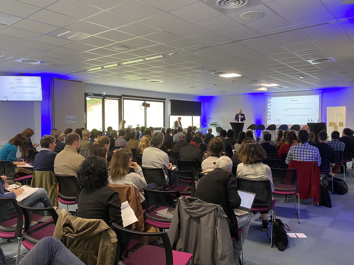 FRB_Bretagne's tweet photo. Le Président ⁦@StephaneLeTeuff⁩ ouvre la journée de l’économie circulaire organisée par ⁦@Batylab⁩  à Landerneau https://t.co/l6uKFpRiC0