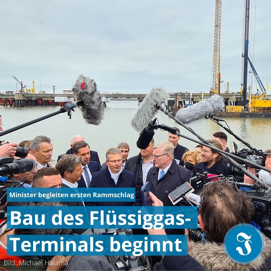 Die Bauarbeiten sind eröffnet! Unter den Augen von Politik und Wirtschaft wurde der erste Rammschlag für das #LNG-Terminal in #Wilhelmshaven getätigt. Der Import von #Flüssigerdgas soll die Unabhängigkeit von Gas aus #Russland gewährleisten

Zum Artikel:...
