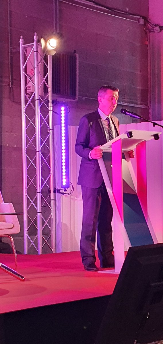 En direct de la #biennaledesign #saintetienne lancement de la conférence les bénéfices du #design en #entreprise et signature d un partenariat <a href="/lacitedudesign/">Cité du design</a> <a href="/CCILYONMETRO/">CCI LYON METROPOLE</a> pour l #innovation et la #compétitivité des entreprises 
<a href="/PerdriauGael/">Gaël Perdriau</a> <a href="/IreneBreuil/">BREUIL</a> <a href="/MChassaubene/">Marc Chassaubéné</a>