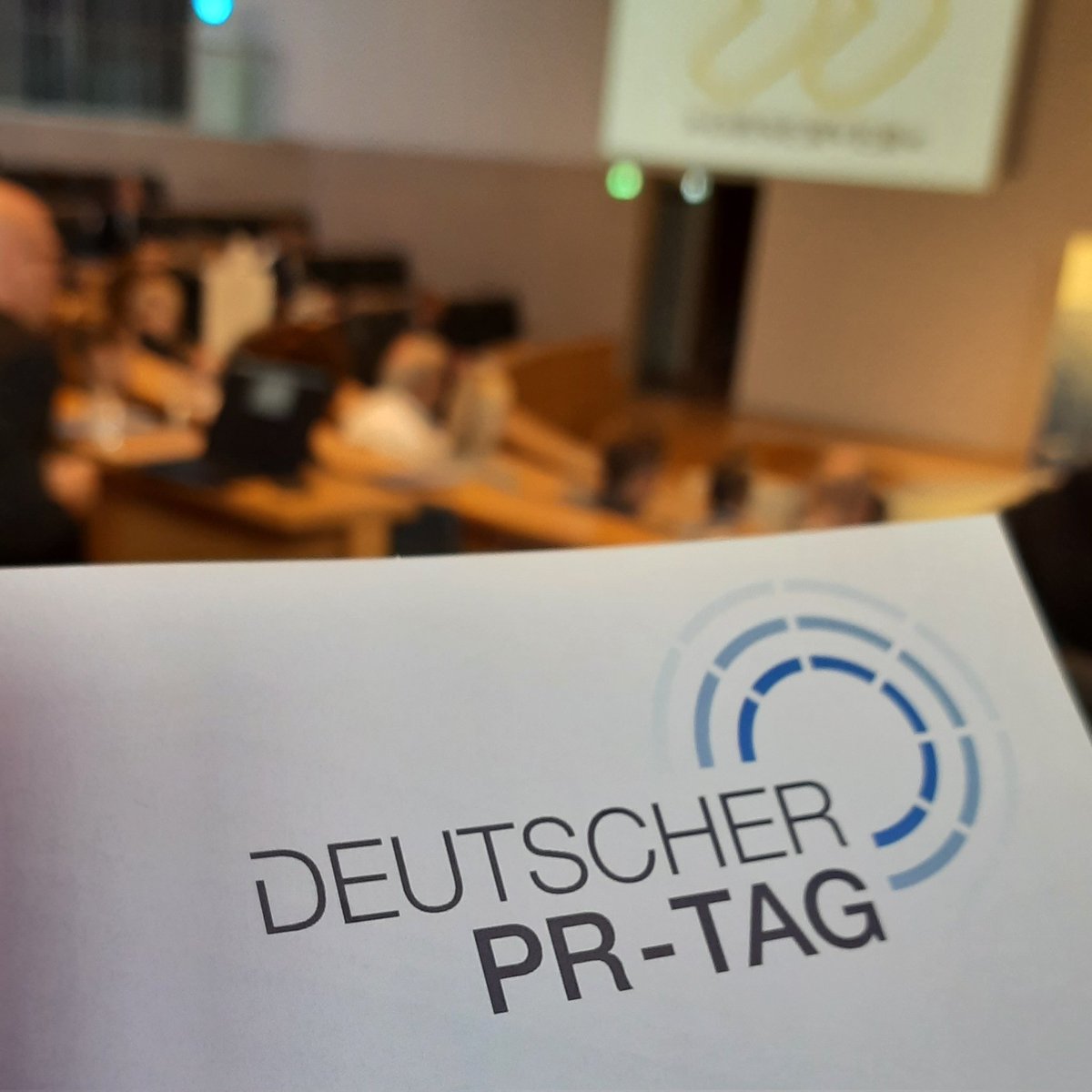 NikoKarcher's tweet photo. "Zeit zu sprechen" auf dem #PRTag der @DPRGde in Hannover. Zwei Tage mit einem vielfältigen Programm rund um #Kommunikation und #PR. Ich bin gespannt und freue mich auf den Austausch. https://t.co/011SG8UIdK