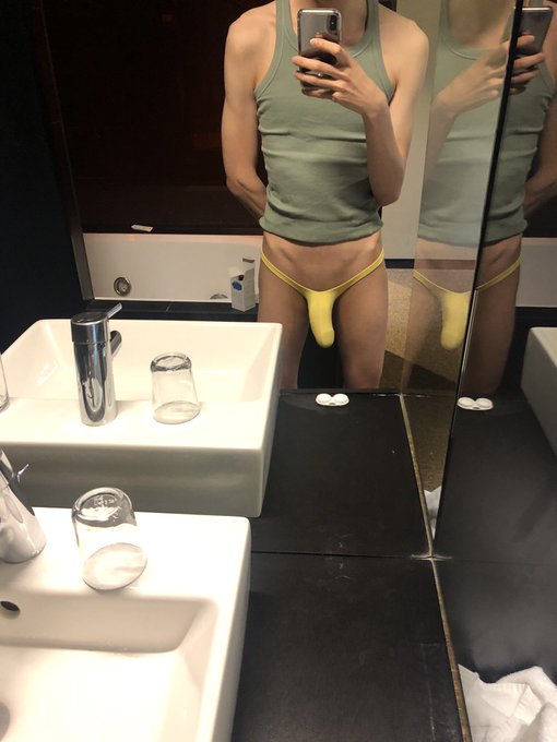 On Thursday we wear yellow ☺️ https://t.co/xToWR7FLcu
