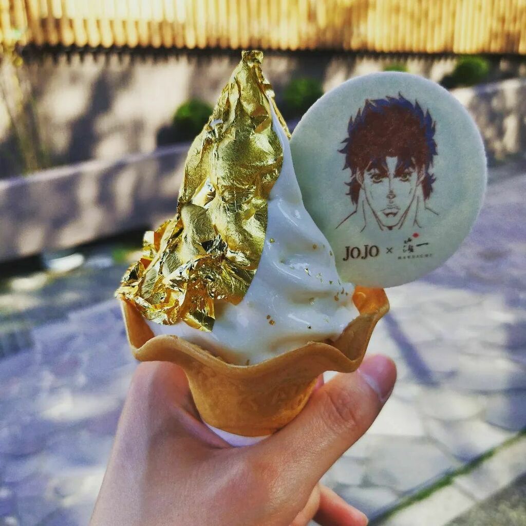 show_goffy's tweet photo. ⁡金箔ソフトクリィィィィィィーム！！
私はジョナサン⁡を貰��ました～♪
⁡⁡⁡
⁡#箔一ソフト #金のくちづけ  #金箔一枚 https://t.co/u82GktdMdV https://t.co/iZli0iUhgJ