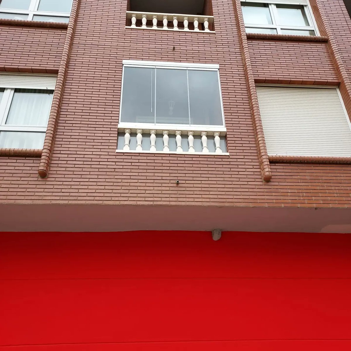 Levidrio's tweet photo. [Proyecto] Cerramiento de terraza con cortinas de vidrio Extendglass en domicilio particular.

#AmpliamosTuEspacioVital https://t.co/Jio5fmnPhT