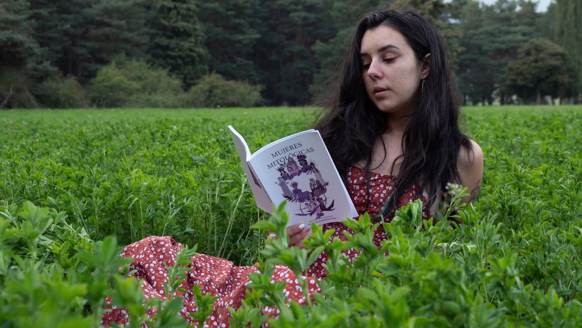 aroamv_'s tweet photo. ¡HE ESCRITO UN LIBRO!💜

Si estás interesadx en adquirir un ejemplar puedes mandarme un MD!💬 https://t.co/m94B2gtZVP