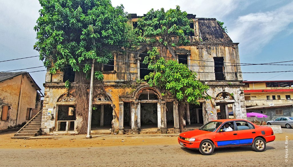 Happy #AfricanWorldHeritageDay from these beautiful @unesco World Heritage sites :
1. Island of Gorée, #Senegal
2. Koutammakou, the Land of the Batammariba, #Togo
3. Cidade Velha, Historic Centre of Ribeira Grande, #CaboVerde
4. Historic Town of Grand-Bassam, #Cotedivoire